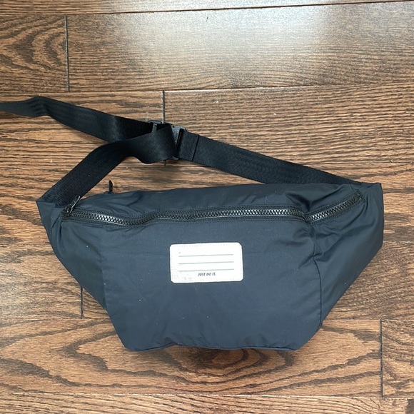 Retro inspired Nike icon clash packable windbreaker - Picture 3 of 3